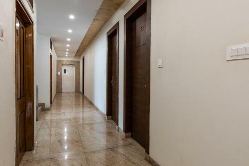 Capital O 47403 Hotel Manjeet
