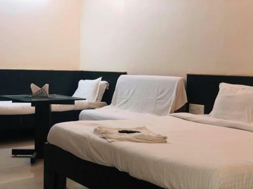 Hotel Rajhans,ghora Nikkas
