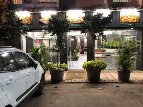 Hotel Rajhans,ghora Nikkas