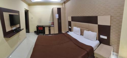 Lal Qila Hotel