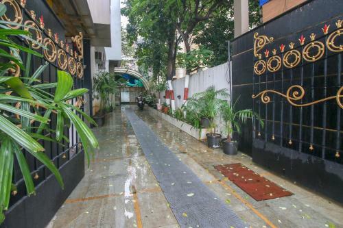 Capital O75414 Hotel Dream Residency