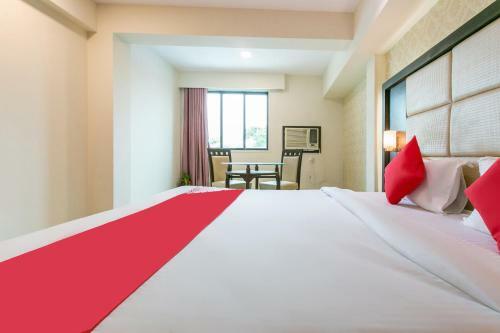 Oyo 36215 Hotel Pearl Residency