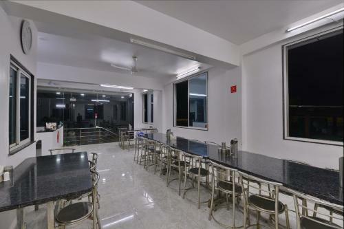 Oyo 36215 Hotel Pearl Residency