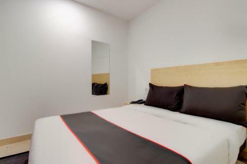 Collection O 50232 Ulife Hotel