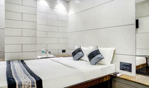 Hotel Rooms Dadar Near Station