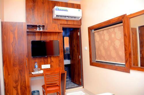 Hotel Nest And Rest