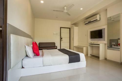 Capital O 35557 Hotel Aura