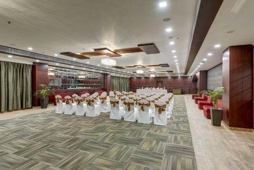 Hotel The Fern Residency Galaxy Mall