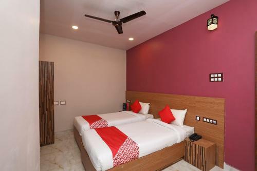 Hotel Oyo 28645 Nirmalya Plaza