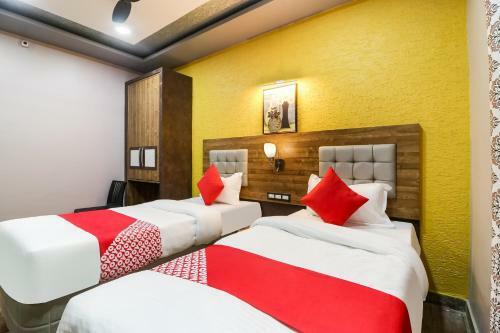 Hotel Oyo 47057 Padma Manor