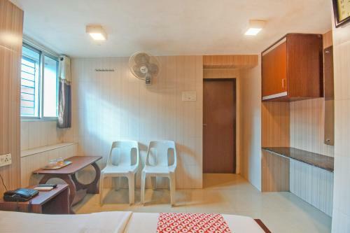Oyo 75834 Akash Hotel Howrah