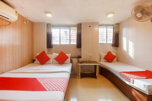 Oyo 75834 Akash Hotel Howrah