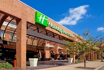 Holiday Inn Hotel & Suites