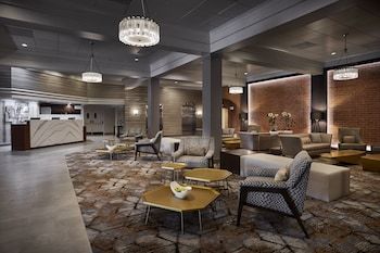 Holiday Inn Hotel & Suites