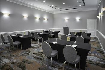 Holiday Inn Hotel & Suites