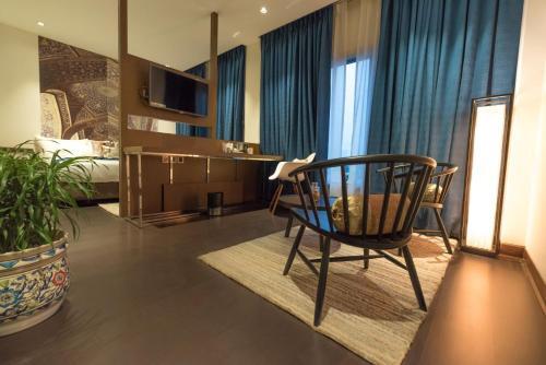 Hotel Gallery 67