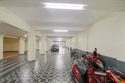 Oyo 64305 Hotel Mango