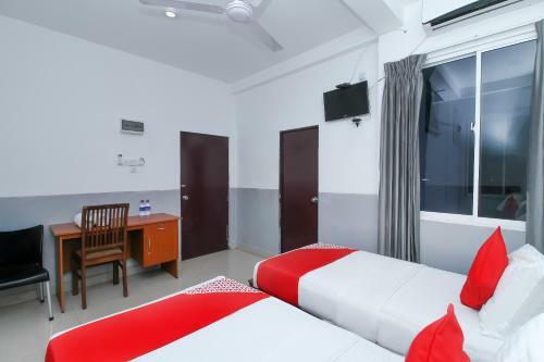 Oyo 64305 Hotel Mango