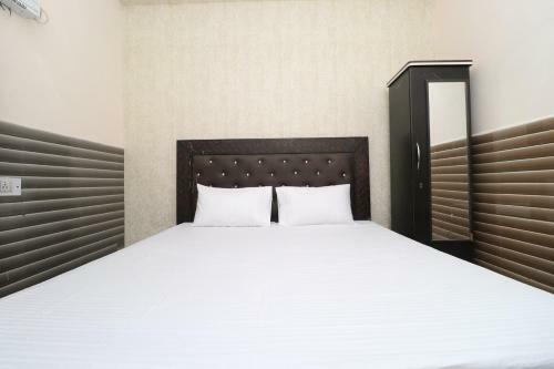 Spot On 37136 Hotel Arya