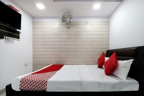 Oyo 40245 Hotel Clark Inn
