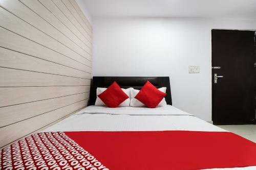 Oyo 40245 Hotel Clark Inn