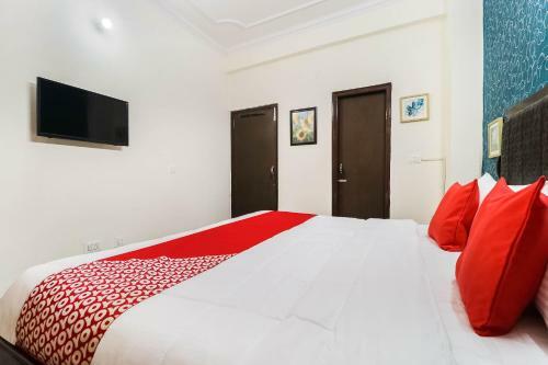 Hotel Oyo 48902 The White Villa