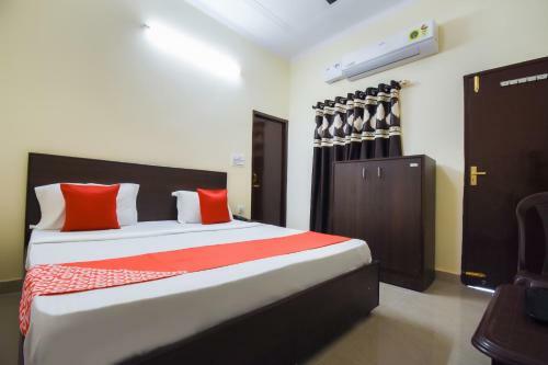 Oyo 49051 Hotel Crown Plaza