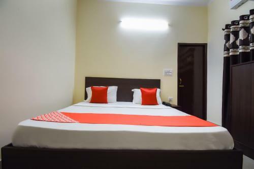 Oyo 49051 Hotel Crown Plaza