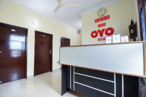Oyo 49051 Hotel Crown Plaza