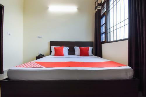 Oyo 49051 Hotel Crown Plaza