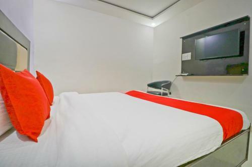 Hotel Oyo 75859 Crown Inn
