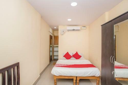 Hotel Oyo 15818 Om Sai Residency