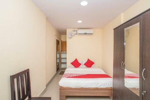 Hotel Oyo 15818 Om Sai Residency