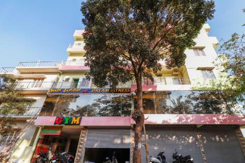 Hotel Oyo 67994 Om Sai Suites