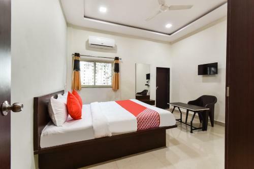 Oyo 70102 Hotel Ira Inn