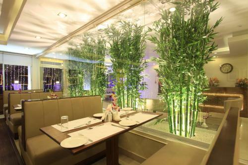 Hotel Orchid Square