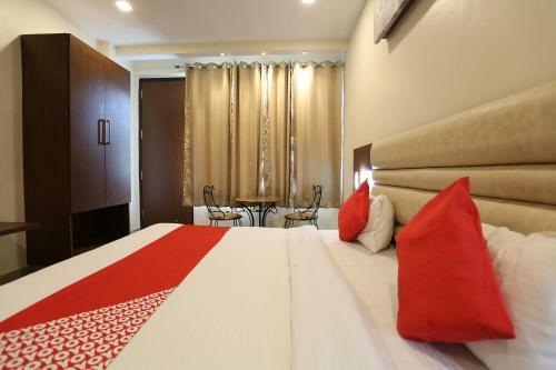 Hotel Oyo 47372 The White Orchid