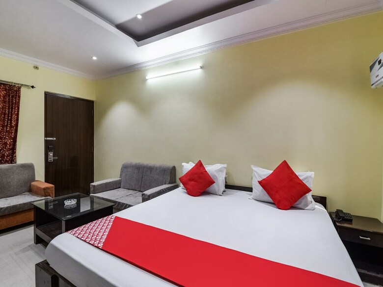 Oyo 30754 Hotel A P Palace