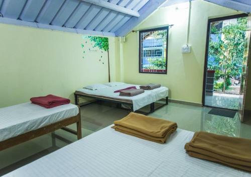 Hotel River Wood Residency