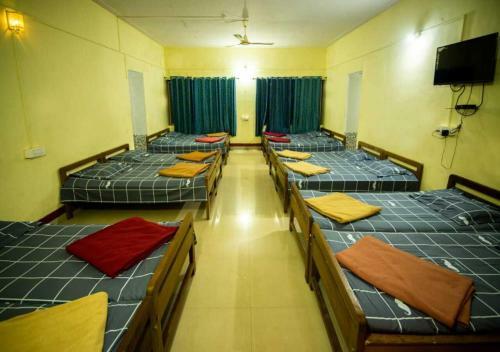 Hotel River Wood Residency