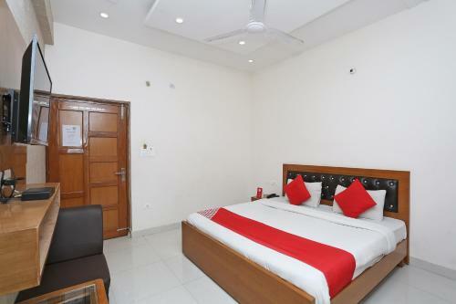 Hotel Oyo 16599 Chandra Palace