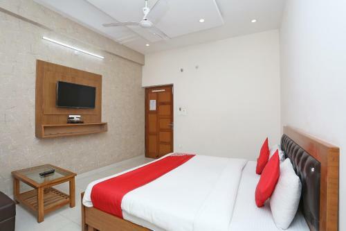 Hotel Oyo 16599 Chandra Palace