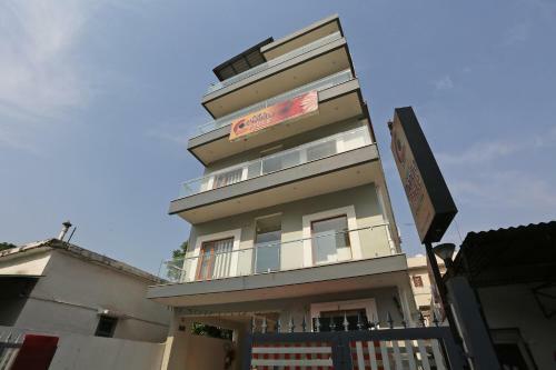 Hotel Oyo 16599 Chandra Palace