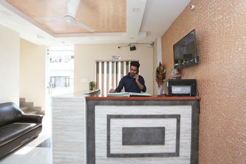 Hotel Oyo 16599 Chandra Palace