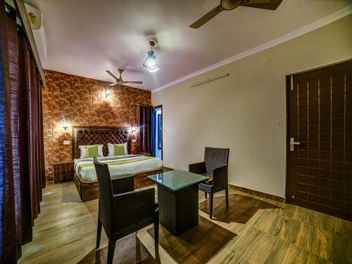 Hotel Sahastradhara Riverresort
