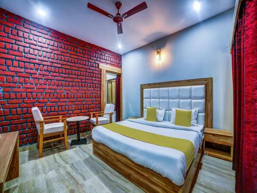Hotel Sahastradhara Riverresort