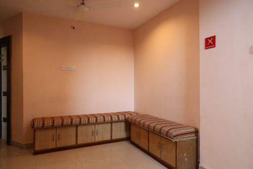 Hotel Oyo 28720 Prithvi Inn