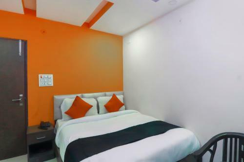 Capital O74648 Vinayaka Hotel