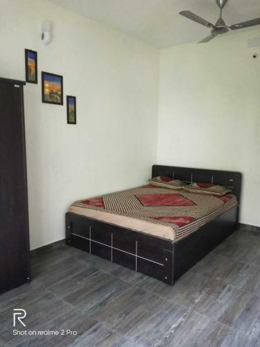 Impeccable 3-bed Cottage In Sirumalai