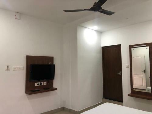 Hotel Kannamundayil Residency